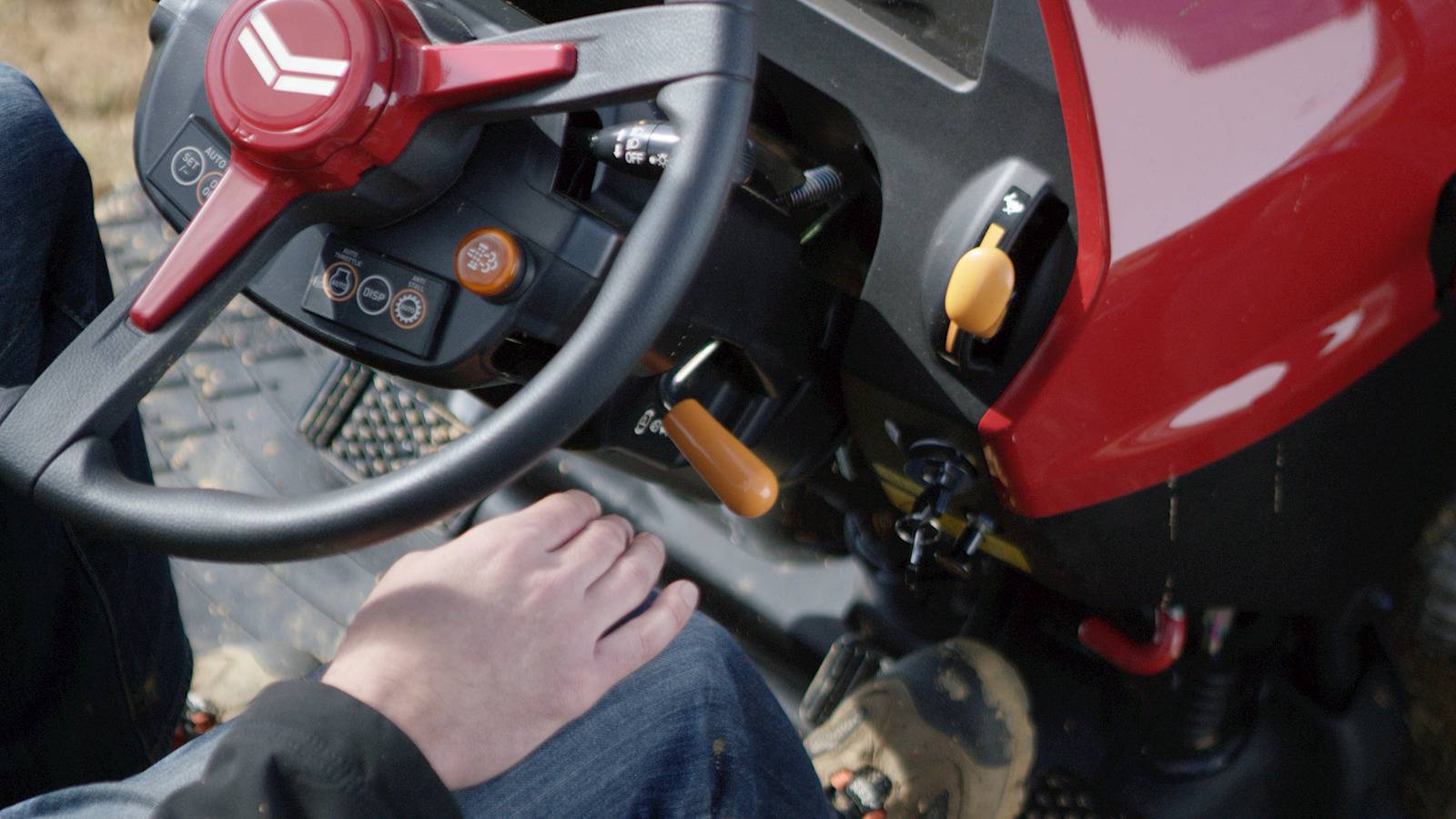 Yanmar-Tractor-Interior